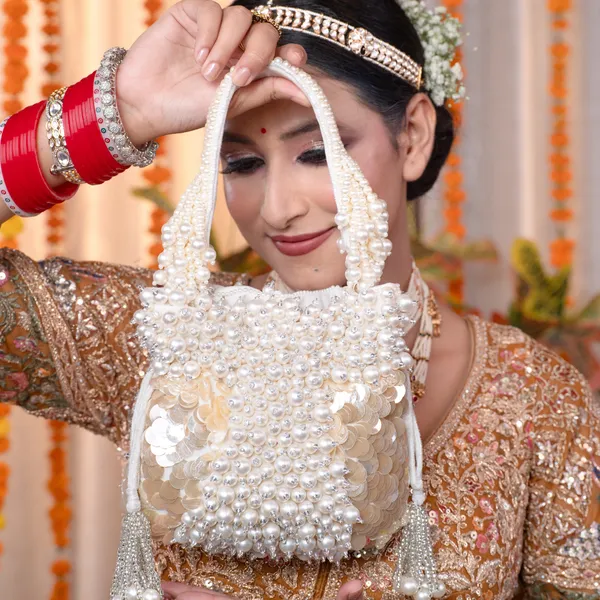 Elysia_Ivory_Pearl_Potli